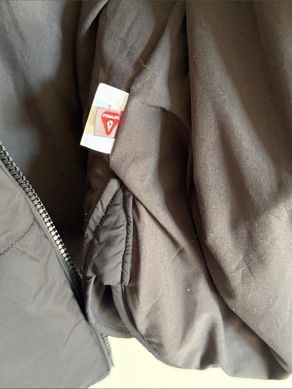 Vuori Black Cropped Puffer Jacket size large - Picture 8 of 8
